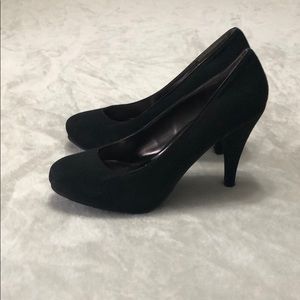 GLO Black Suede Closed Toe Heels Size 8